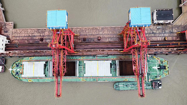 Smooth delivery for second ship of Brazilian Railway Bridge Project